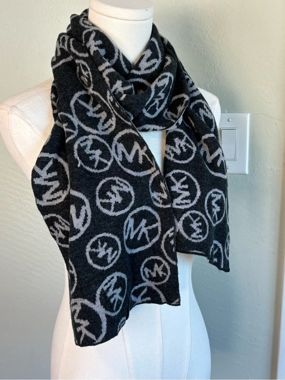 Bundle 2/$30! MICHAEL Michael Kors Reversible Black Gray Knit Scarf Logo